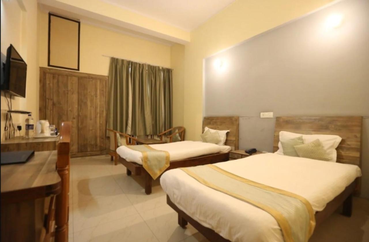 Hotel Krishna Palace, Ayodhya Exterior photo